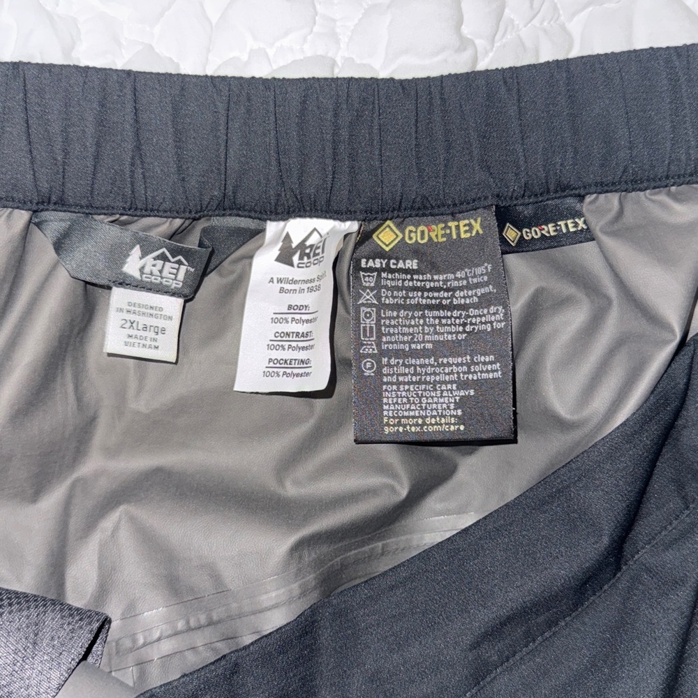 REI Black women’s rain Pants 2XL - Picture 7 of 7